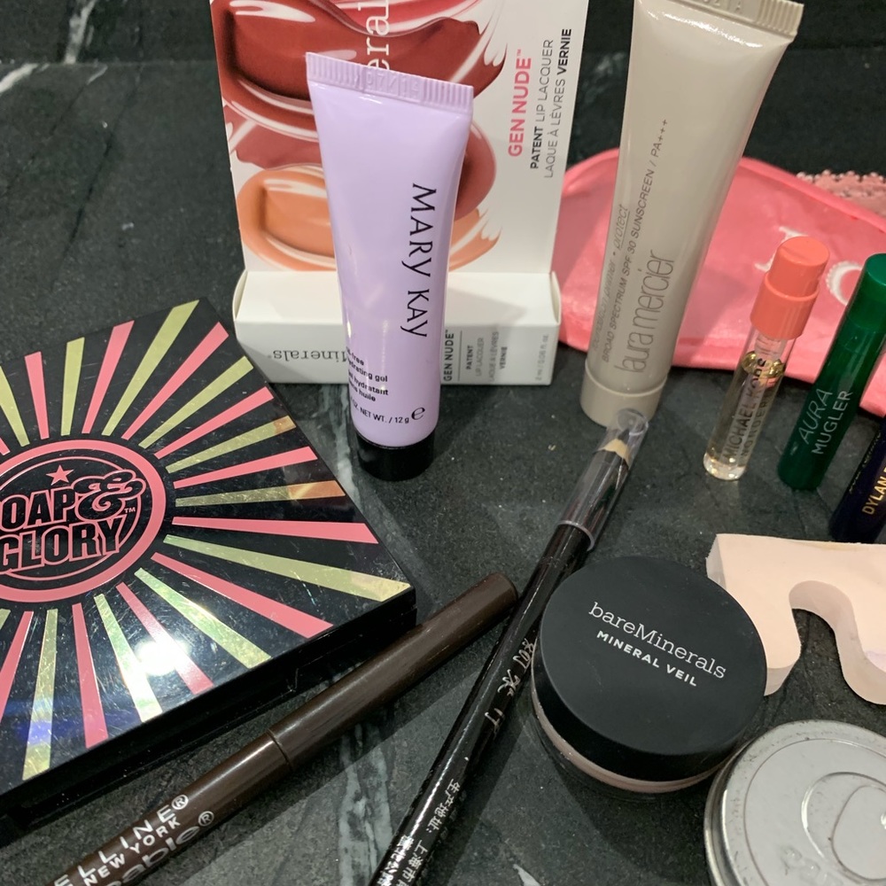 Cosmetics Bundle - Picture 7 of 12